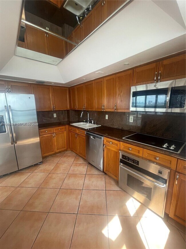 Building Photo - 780 NE 69th St