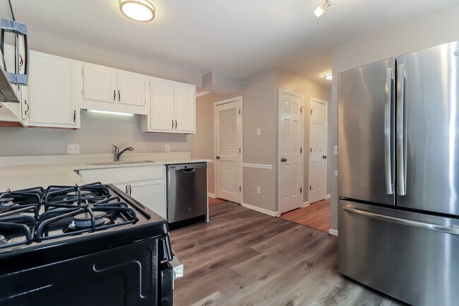 Building Photo - 1980 Morning Walk NW