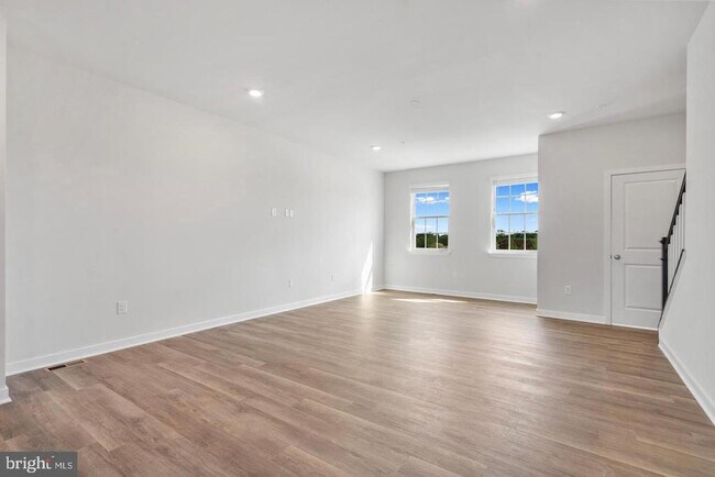 Building Photo - 16525 Green Glade Dr