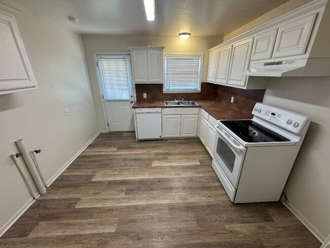 Building Photo - 4115 Hughes Dr
