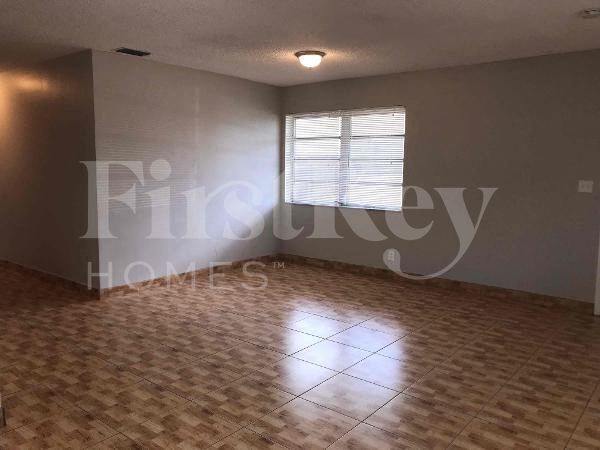Building Photo - 1211 N 74th Way