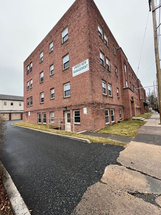 Building Photo - Modernized 1 br, heat included