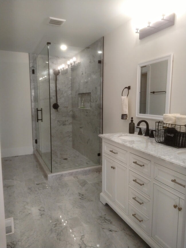 Building Photo - 63 Redwood Ln