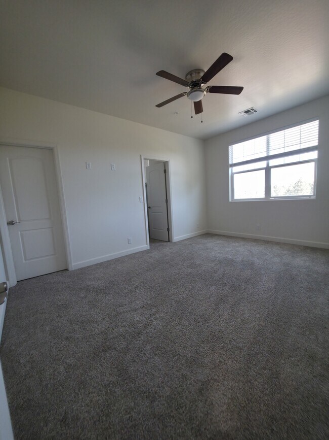 Building Photo - 2489 W Cripple Creek Dr