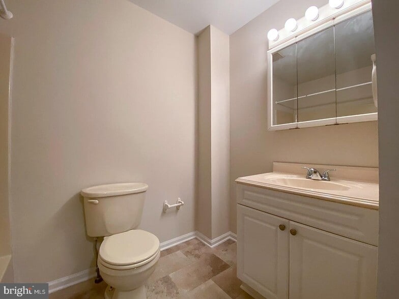 Building Photo - 366 Bala Ter E