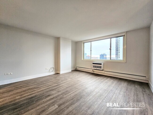 Primary Photo - 1342 N Dearborn St