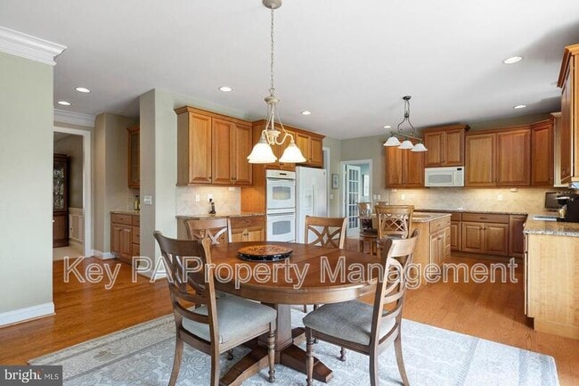 Building Photo - 155 Harrogate Dr