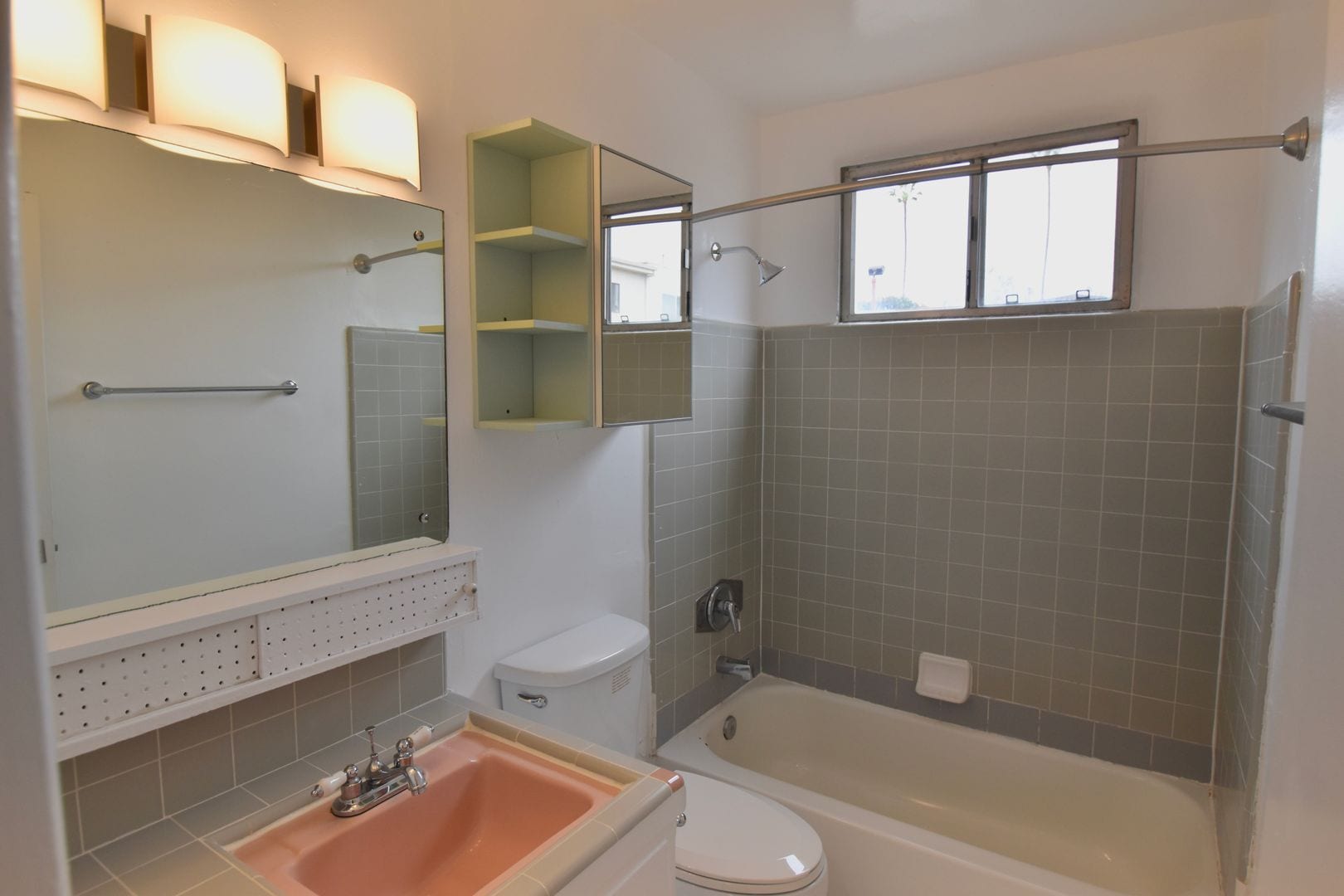 Building Photo - 11143 Aqua Vista St