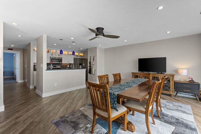 Building Photo - DOWNTOWN AREA