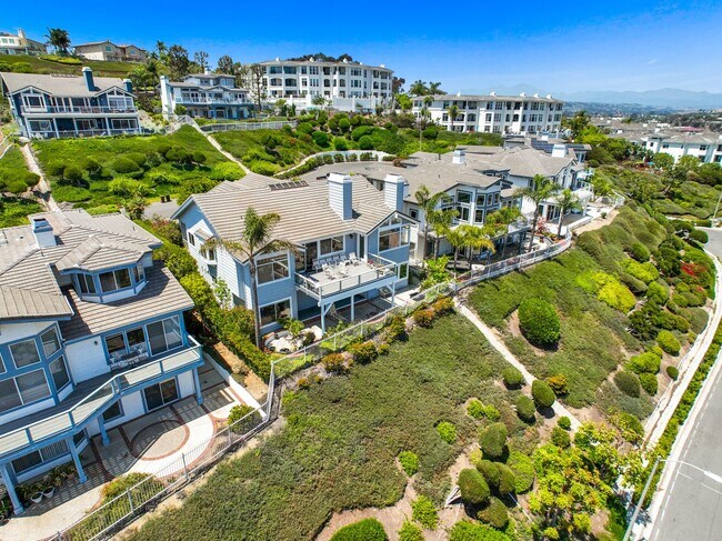 Building Photo - Stunning 4 Bed | 3.5 Bath Home Office and ...