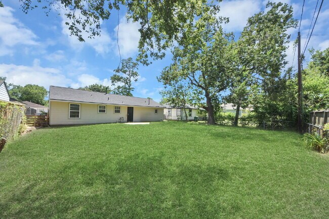 Building Photo - 5003 Enyart St