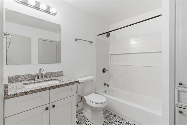 Building Photo - 224 E Lk St