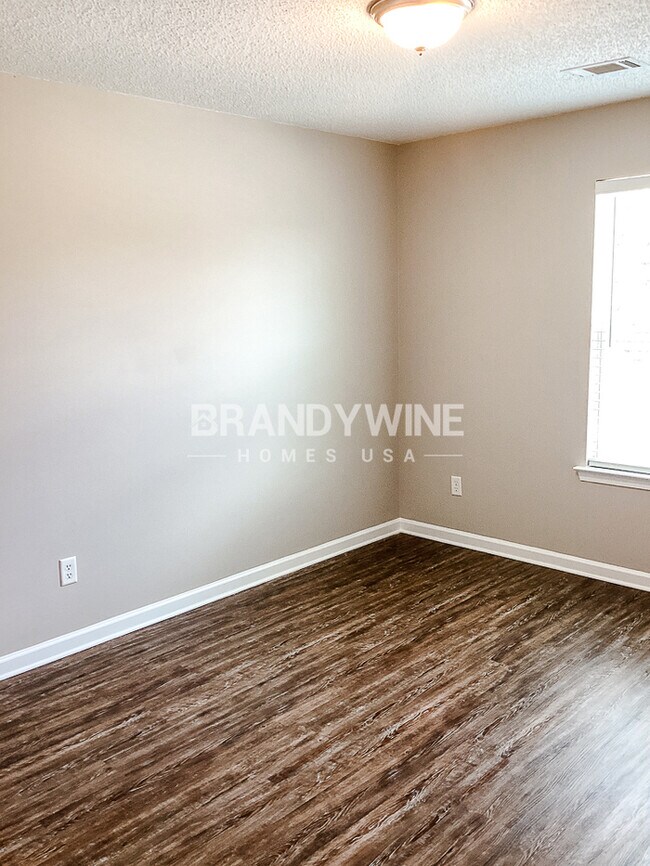 Building Photo - One month  FREE RENT!!!