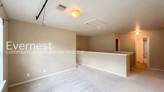 Building Photo - 3 Bed, 3 Bath Home with Garage / Pet-Friendly / Available Now!
