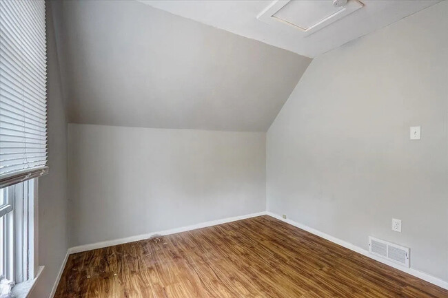 Dining Area - 2210 Winnebago St