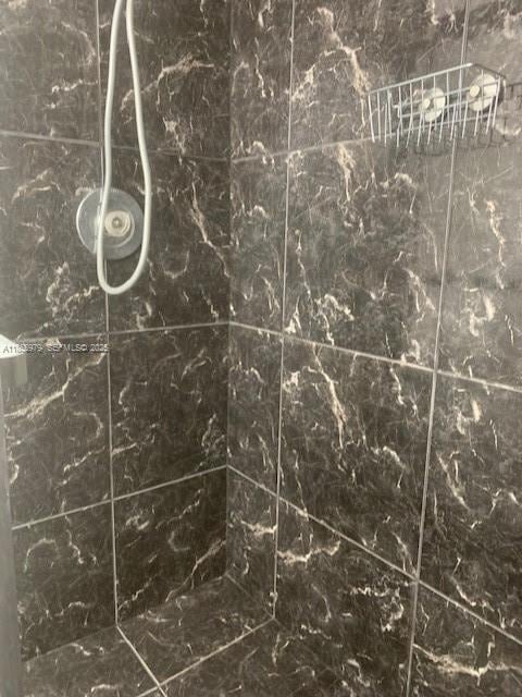 Building Photo - 4200 Hillcrest Dr