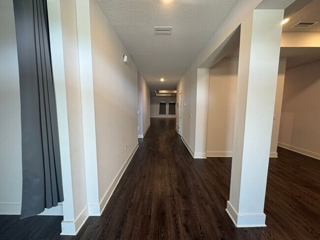 Building Photo - 1114 Shoal River Dr