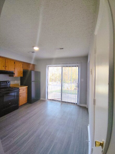 Building Photo - 14 Fonda Dr