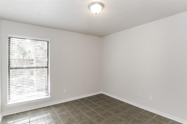 Building Photo - 1421 Pine Hill Dr