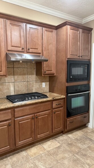 Building Photo - 4014 Waterford Ln