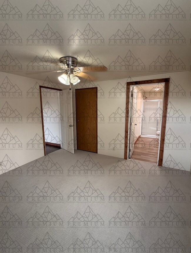 Building Photo - 3 Bedroom 2 Bathroom