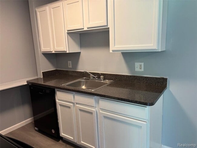 Building Photo - Beautiful 2 Bedroom Condo in Canton