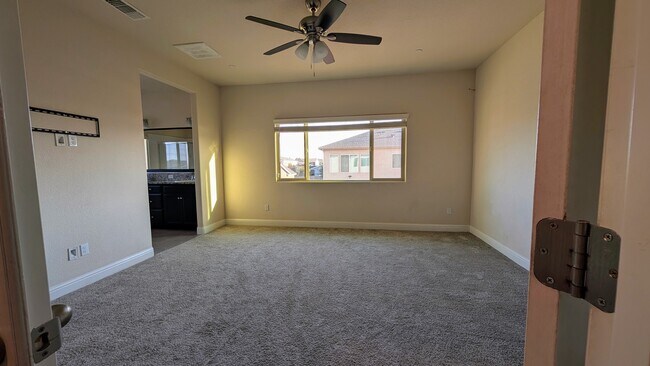 Building Photo - 2306 Malaspina Dr