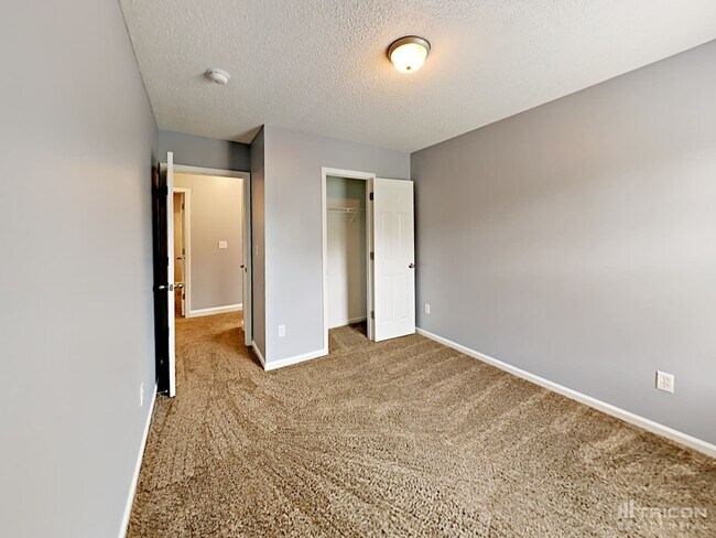 Building Photo - 7525 Rolling Meadows Ln