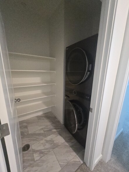 Building Photo - 5387 Euclid Dr