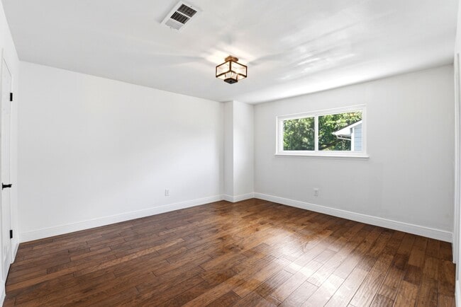 Building Photo - 4810 Bayou Vista Dr