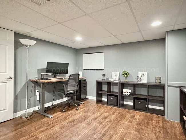 Building Photo - Spacious 4-Bedroom Minutes from Birmingham