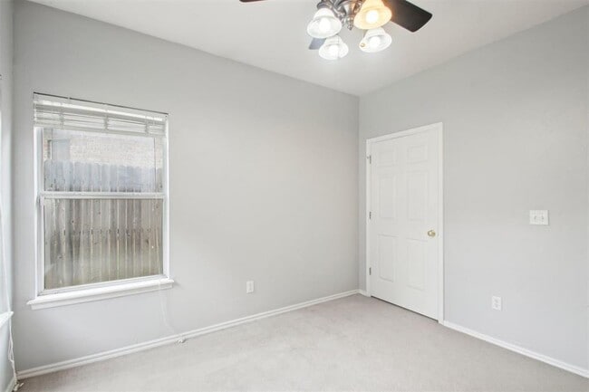 Building Photo - 613 Vickery Ave