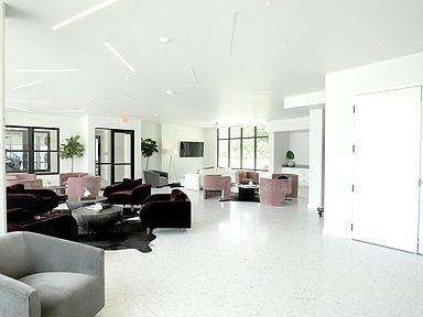 Building Photo - 800 Embassy Dr