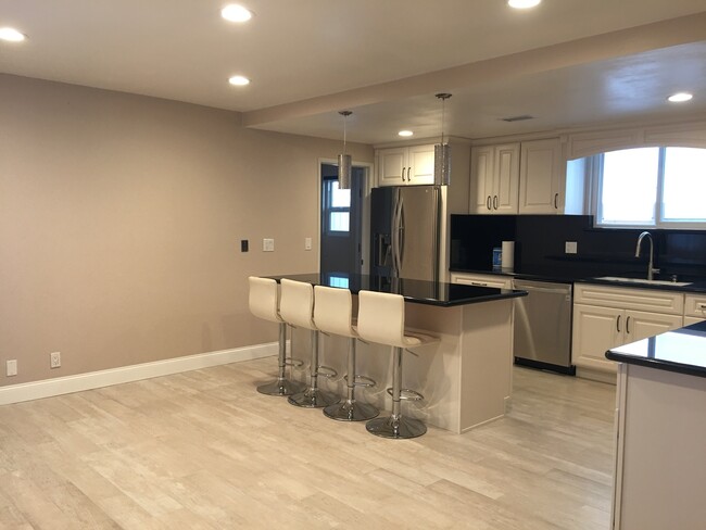 Building Photo - Single Story 3 Bedroom 2.5 Bath Home,