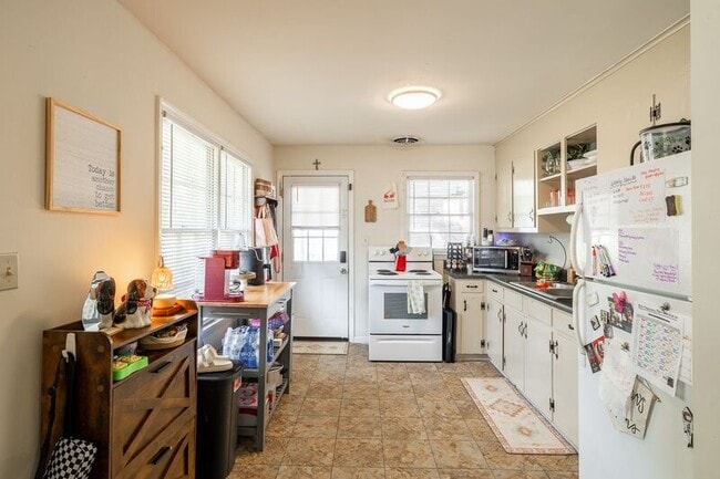 Building Photo - 2019 S Lumpkin St