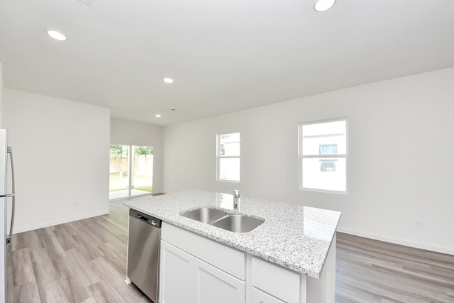 Building Photo - 31035 Gayle Prairie Oaks St