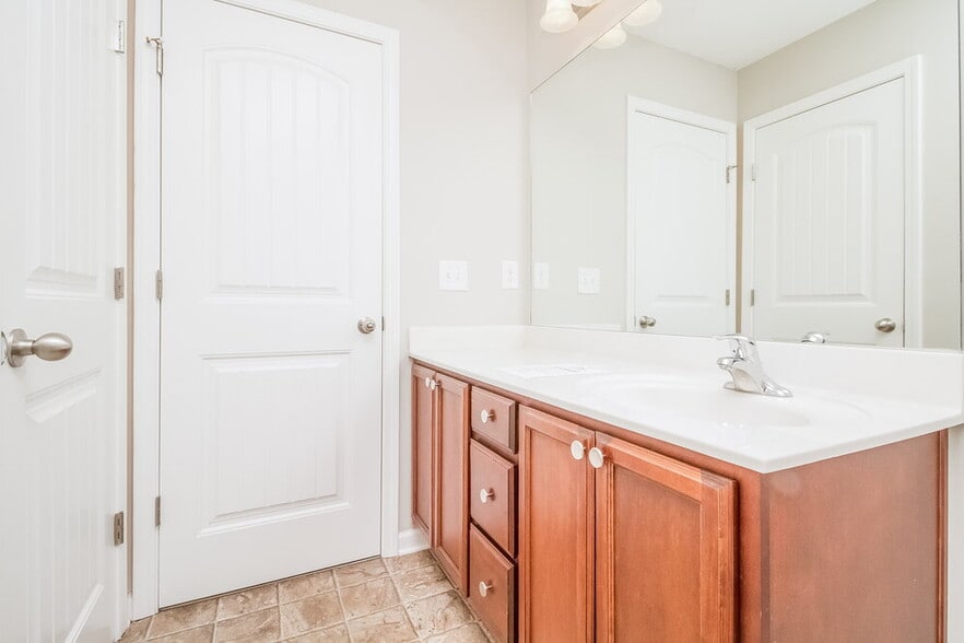 Building Photo - 2102 Longhunter Chase Dr