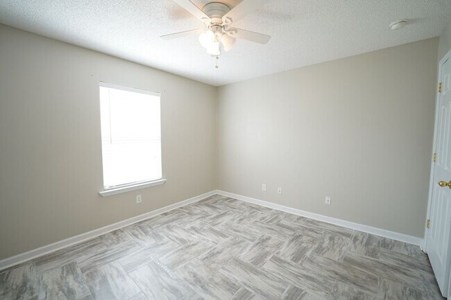 Building Photo - 134 Mustang Dr