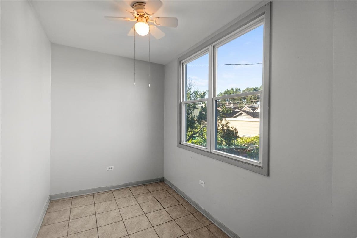 Building Photo - 3010 S Poplar Ave