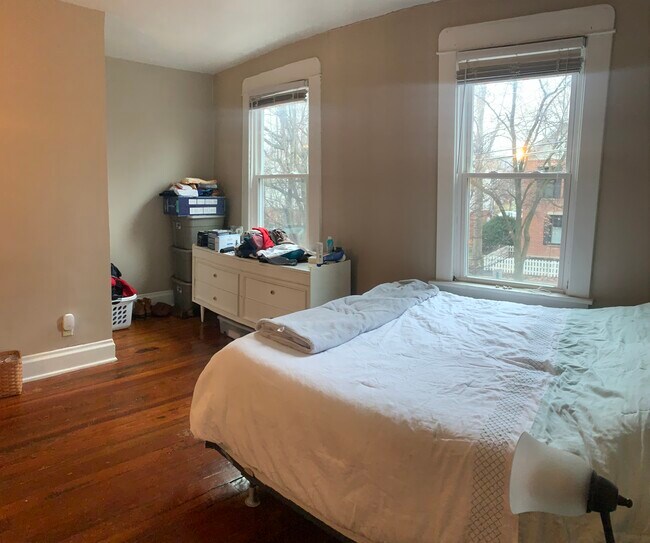 Building Photo - 425 W 3rd Ave