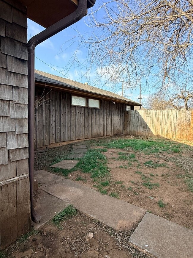 Building Photo - 2500 Taylor St