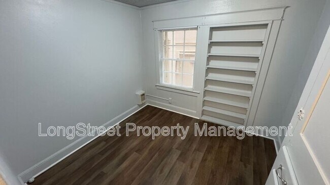 Building Photo - 1745 NW Jackson Ave
