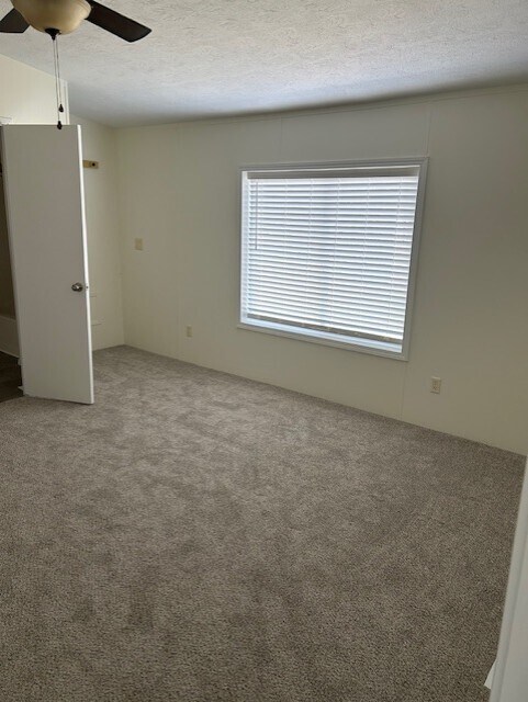 Building Photo - 106 Hickory Dr