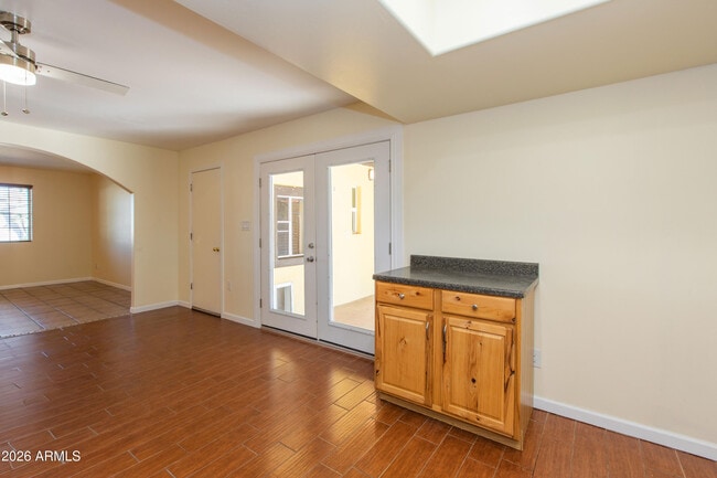Building Photo - 1813 E Ellis Dr