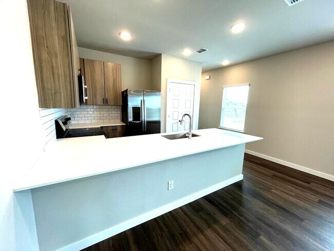 Building Photo - 1340 Co Rd 1106