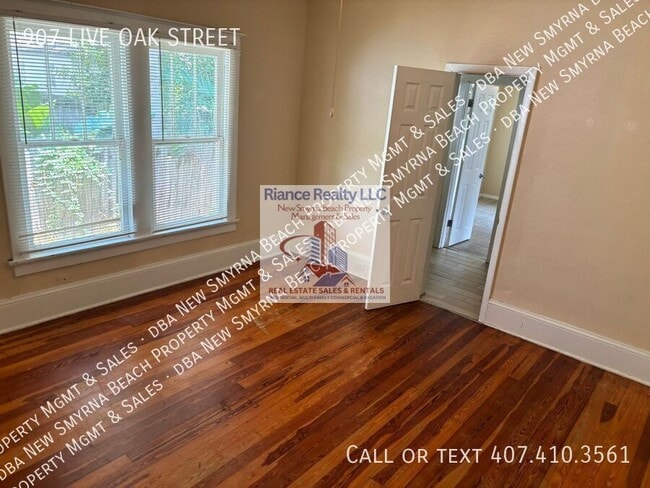 Building Photo - 907 Live Oak St