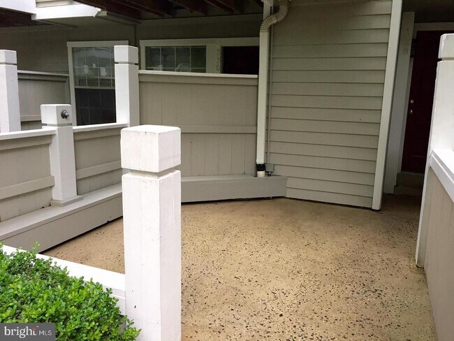 Building Photo - 5705 Chapman Mill Dr