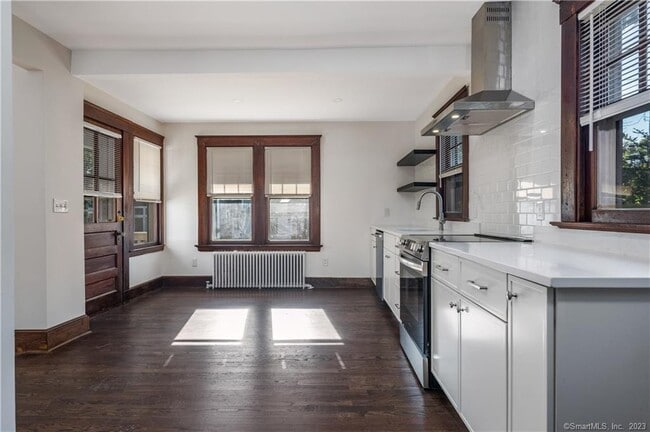 Building Photo - 18 Graves Ave