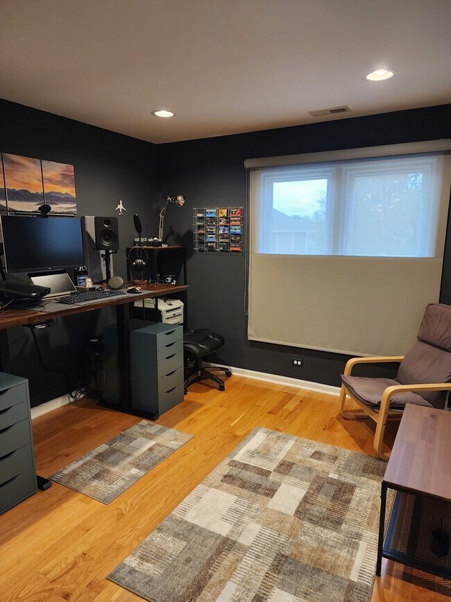 Building Photo - 1405 Clairmont Ct