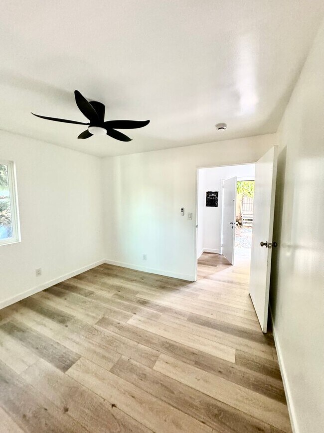 Building Photo - 2 Bedrooms /1 Bath ADU AVAILABLE NOW!